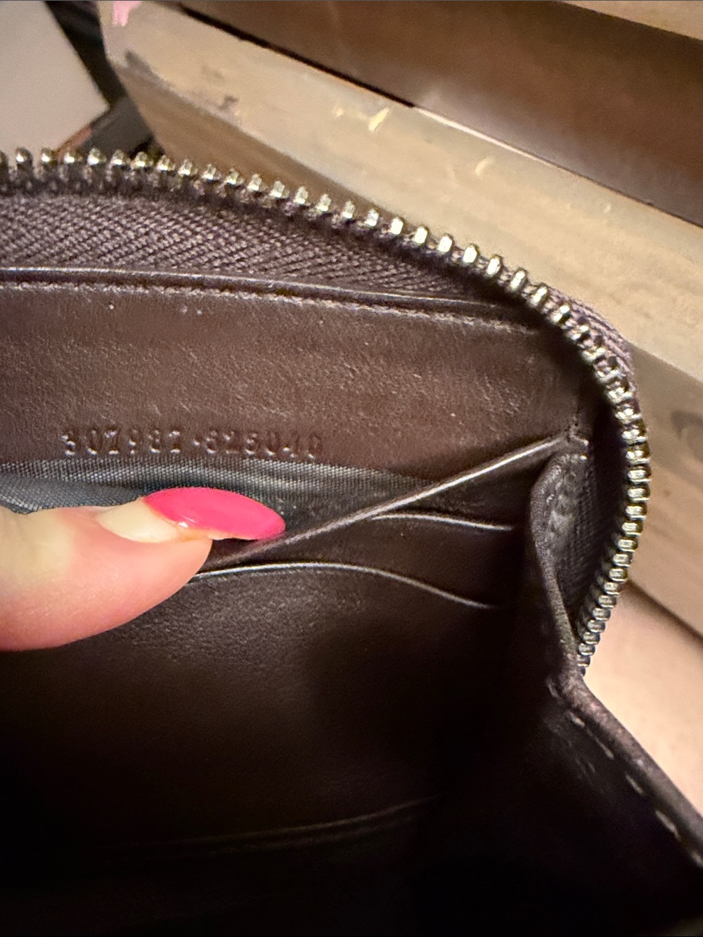 Gucci Microguccissima Zip Around Wallet in Unique Metallic Gold to Bronze - Picture 7 of 11